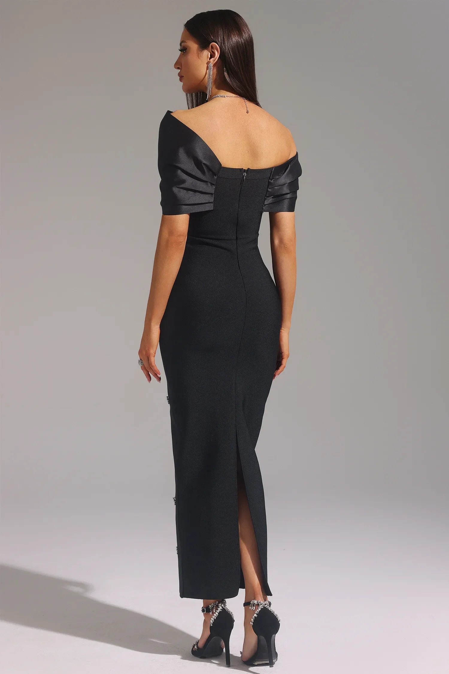 NOMI™ | Abito Lungo Bandage con Diamanti e Fiocco