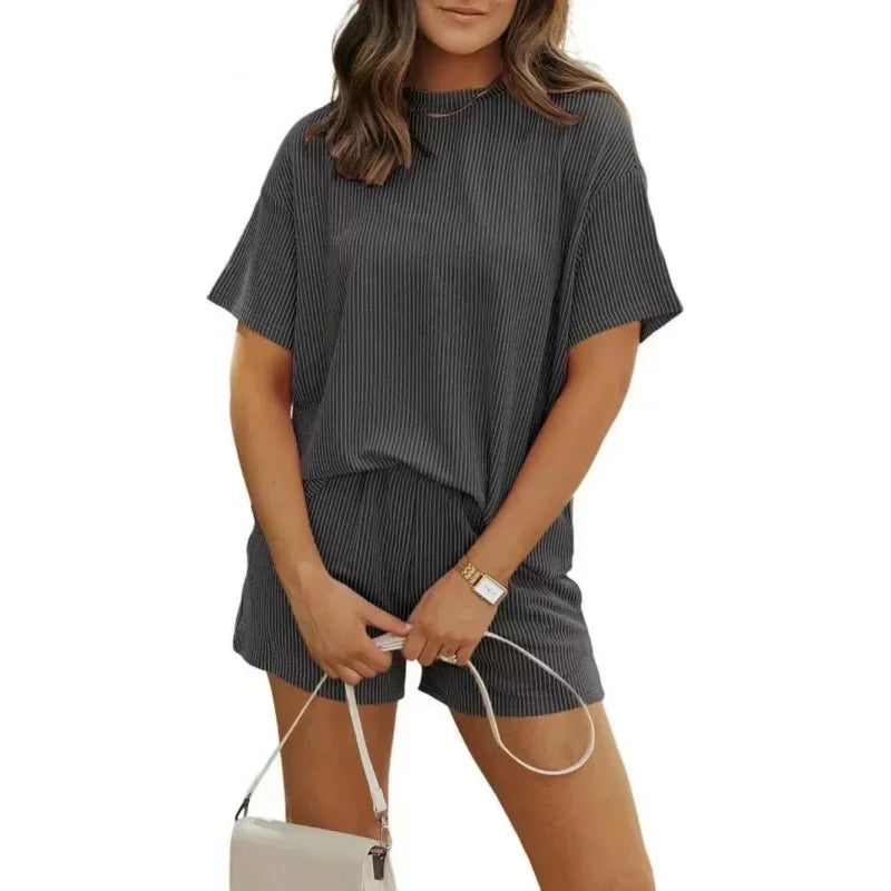 NOMI™- Set Estiva – T-shirt oversize e shorts in tessuto a costine – comoda e alla moda