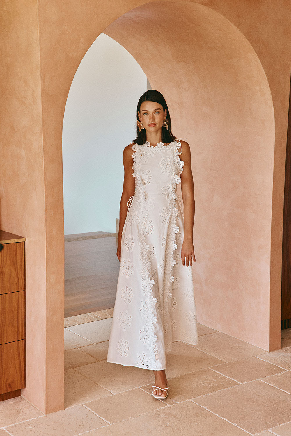 NOMI™ | Abito Maxi Ricamato – Bianco Romantico per l’Estate e le Cerimonie