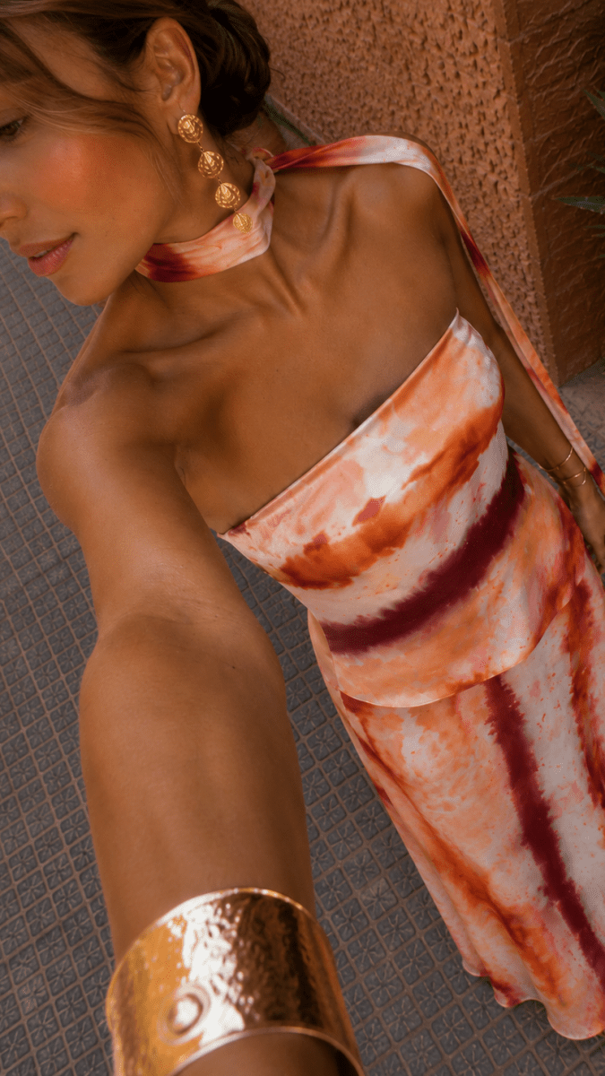 NOMI™ | Abito Maxi Bandeau Tie-Dye con Sciarpa - Nomi
