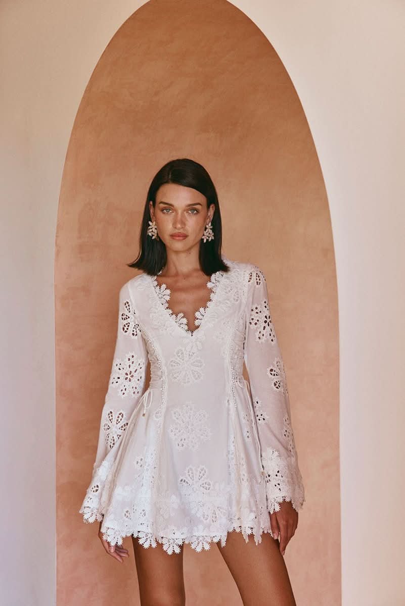 NOMI™ | Abito Mini Bianco Puro con Ricami Romantici - Nomi