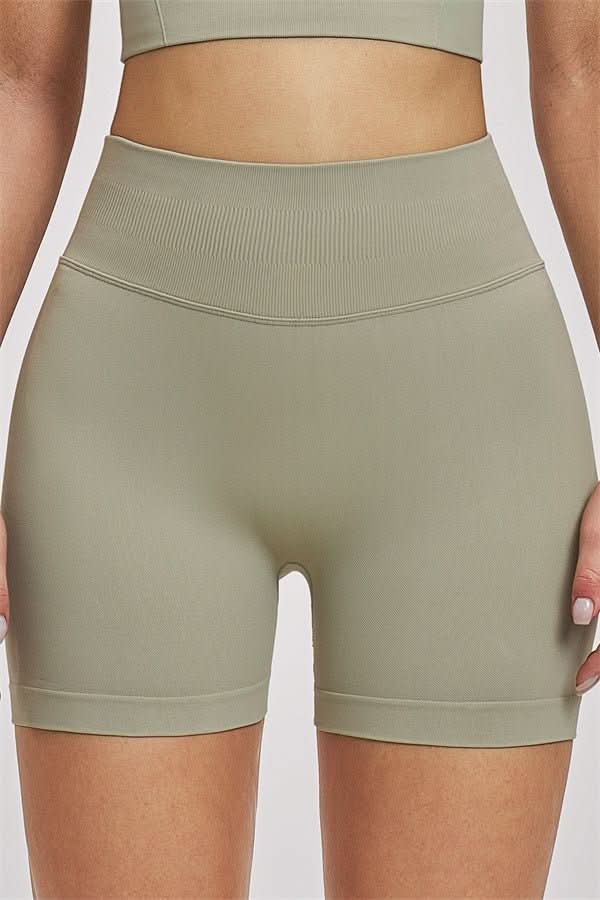 NOMI | Set 2 Pezzi - Sports Bra e Shorts - Nomi
