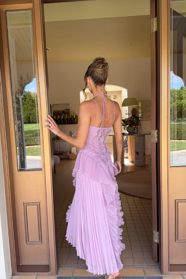NOMI™ | Abito Plissé – Linea Scultorea ed Eleganza in Lilla