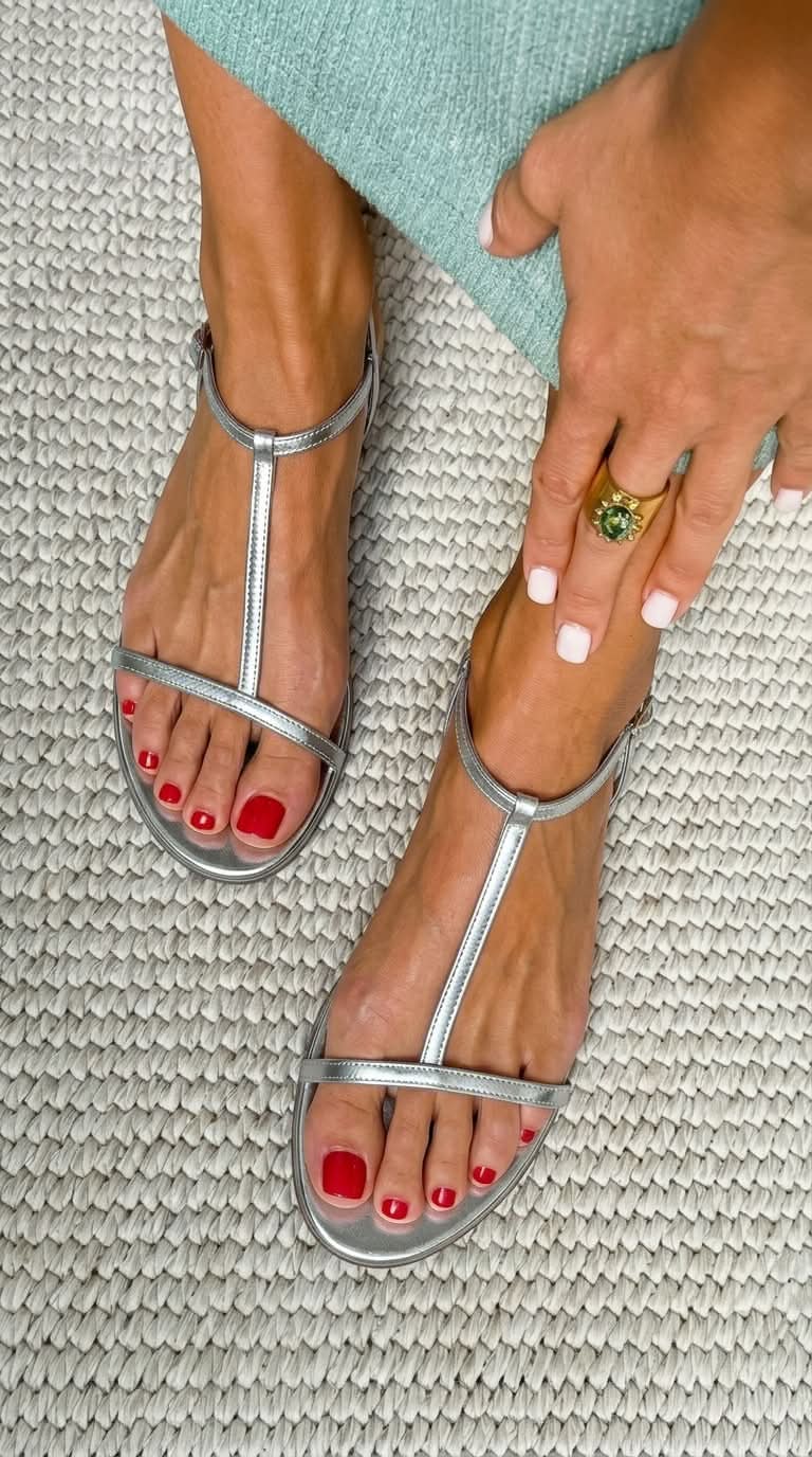NOMI™ | Sandali Flat con Cinturino a T
