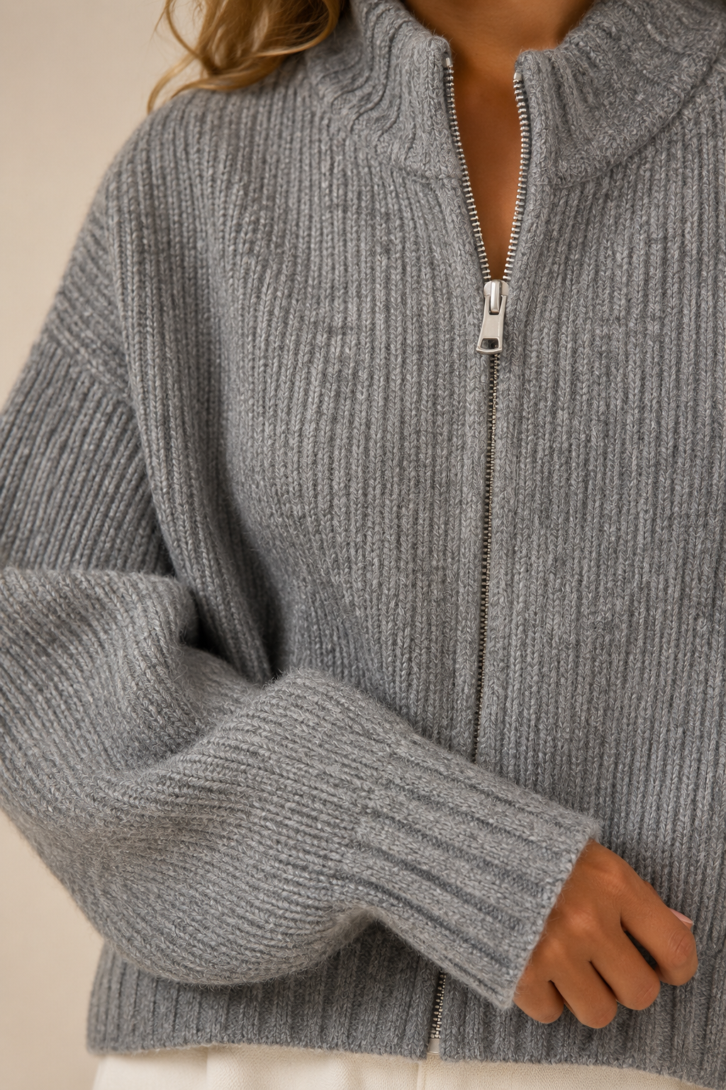 Cardigan con Zip e Collo Alto