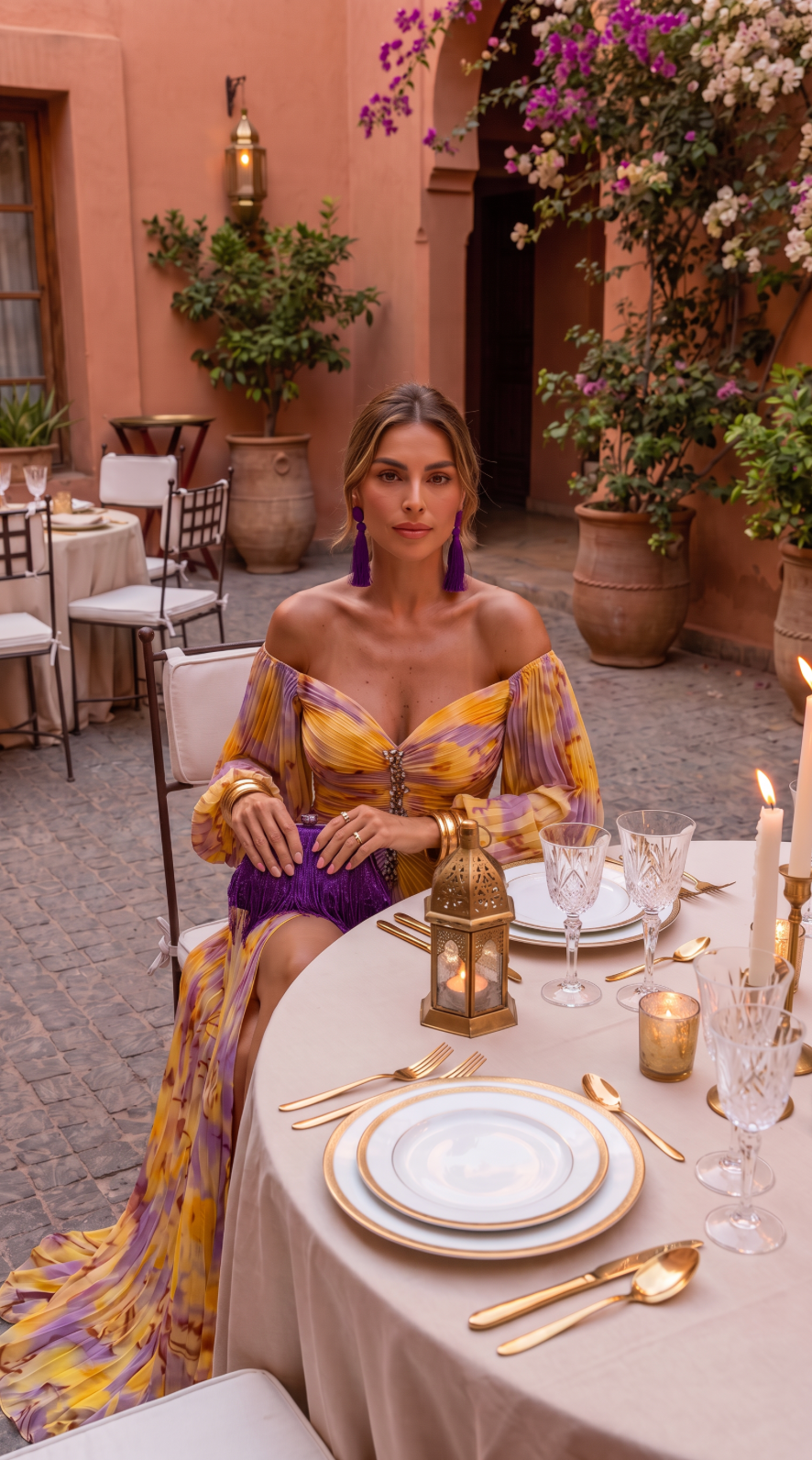 NOMI™ | Abito Maxi Off-Shoulder Plissé con Gioiello