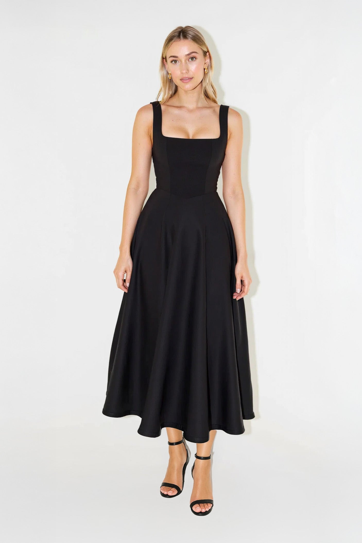 NOMI™ | Abito midi con scollo quadrato