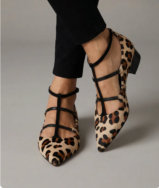 NOMI™ | Scarpa a Punta con Cinturini — Leopardo