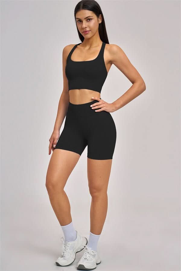 NOMI | Set 2 Pezzi - Sports Bra e Shorts - Nomi